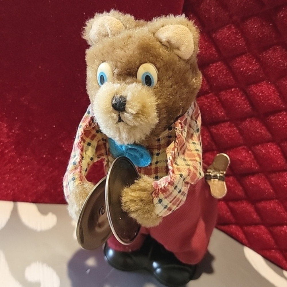 🍃 Vintage Windup bear